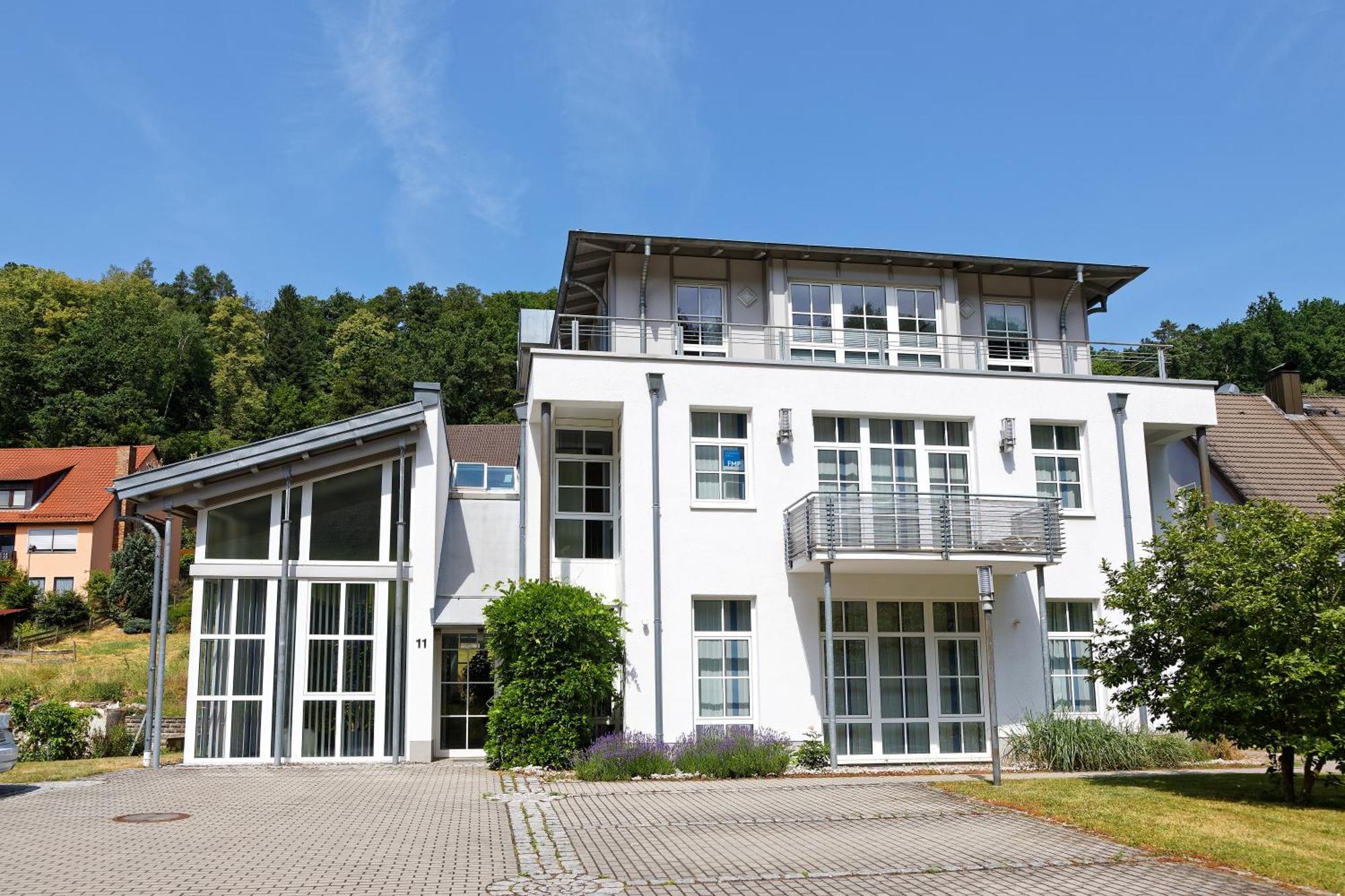 Grosszuegiges Helles Penthouse -Komplette Etage- Mit Balkon Und Stellplatz In Ruhiger Lage Kulmbach Buitenkant foto